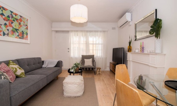 Millswood House | Cranbrook Courtyard A Sunny City fringe Retreat