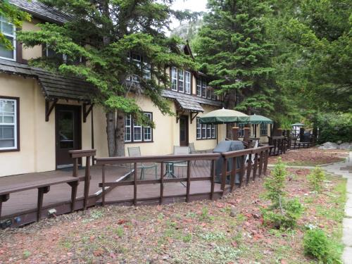 Waterton Park Cabin | Crandell Mountain Lodge
