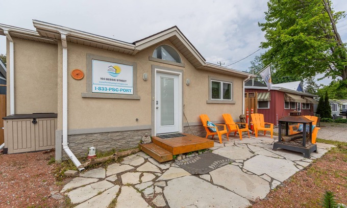 Central Elgin Cottage | Crane on Bessie - only a few minutes walk to the Beach!