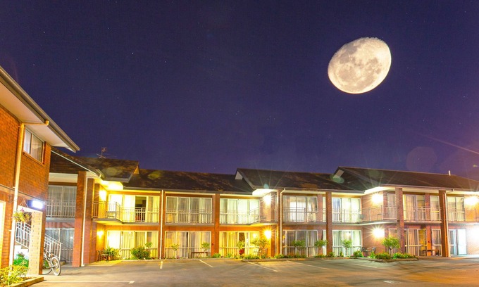 Saint Albans Hotel | Cranford Oak Motel