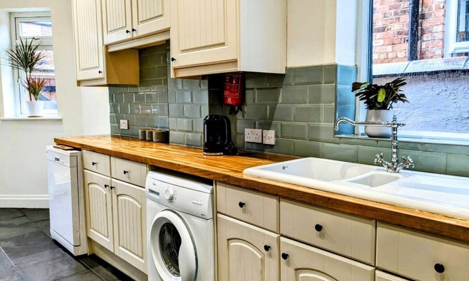 Eccles House | Crawford House | by Truestays ® Serviced Accommodation