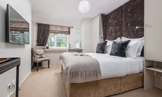 Hurley Hotel | Crazy Fox Hurley Boutique Bed & Breakfast