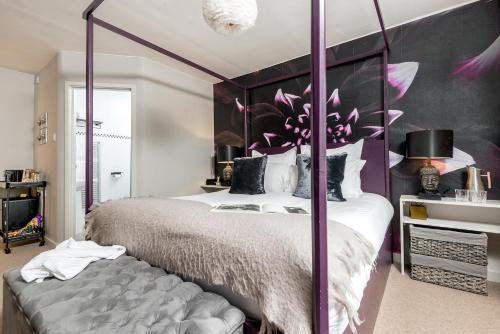 Hurley Bed & Breakfast | Crazy Fox Hurley Boutique B&B