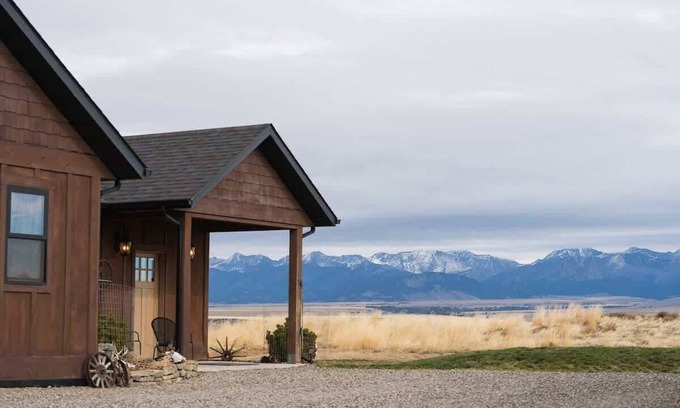 Clyde Park House | Crazy Mountain Lodge