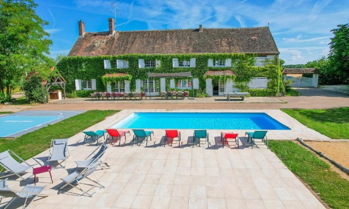 Saint-Maurice-sur-Aveyron Villa | Crazy Villa Etisseaux 45 - Heated pool - Volley court - 1h30 Paris - 45p