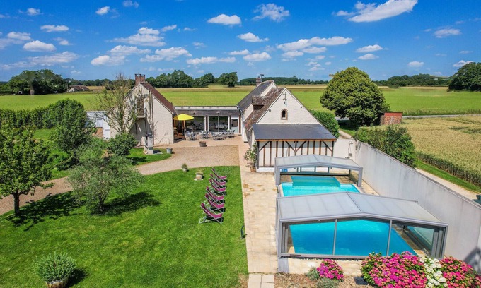 Luigny Villa | Crazy Villa Luigny (28) - Heated pool - City Stade - 1h20 Paris - 30P