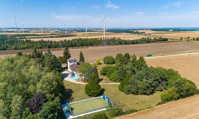 Saint-Cyr-les-Colons Villa | Crazy Villa Radar 89 - Heated pool - Multisports field - 2h Paris - 30p