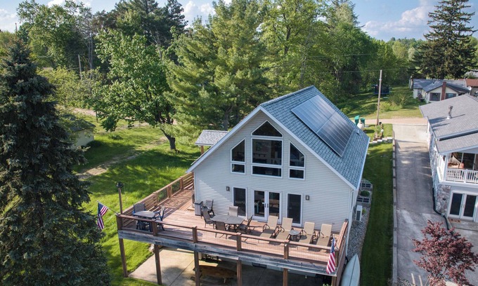 Rodney House | Create FAMILY Memories at Michigan Dream'inn on All Sports Lake Jehnsen