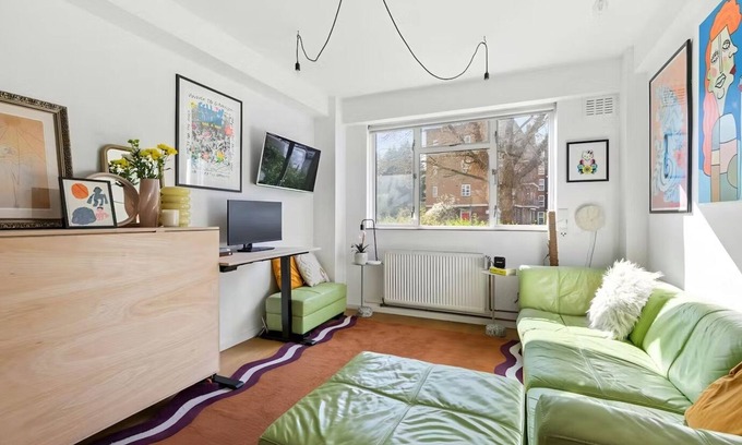 Tower Hamlets Apartment | Creative Central East London hideaway