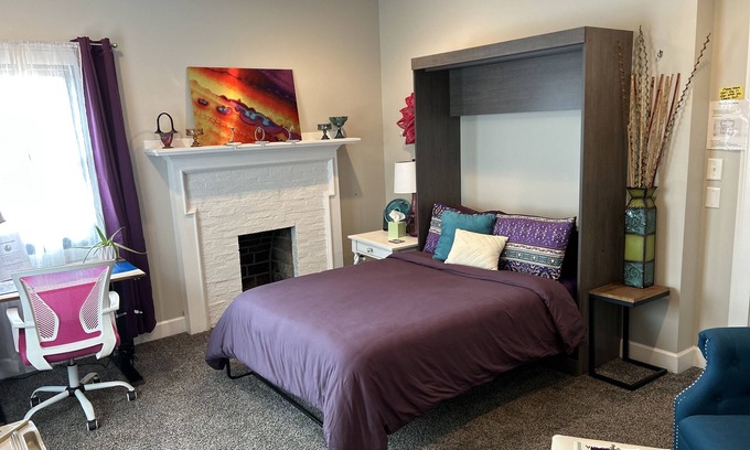 Mapleton/Fall Creek House | Creative, Cozy Freedom Room for Women—Safe, Stylish Stay in North Downtown Indy!