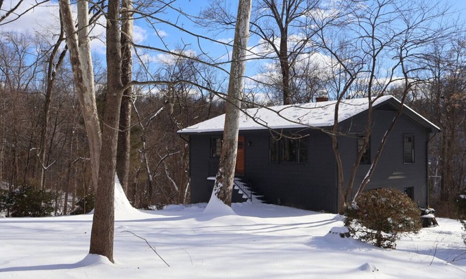 Lovettsville House | Creek Cottage along the Potomac River