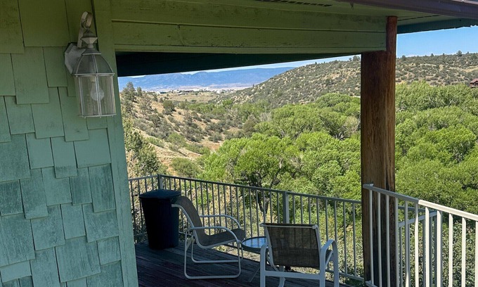 Prescott Cottage | Creek Cottage - Prescott Cabin Rentals