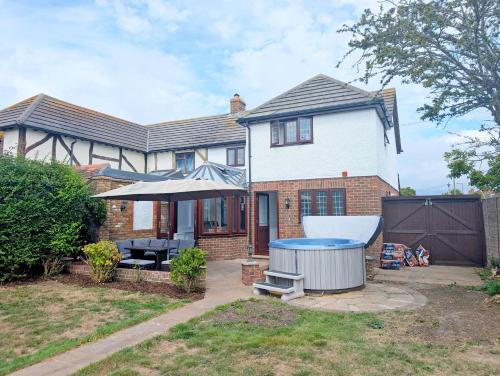 South Hayling House | Creek House with Hot Tub - Coming Soon