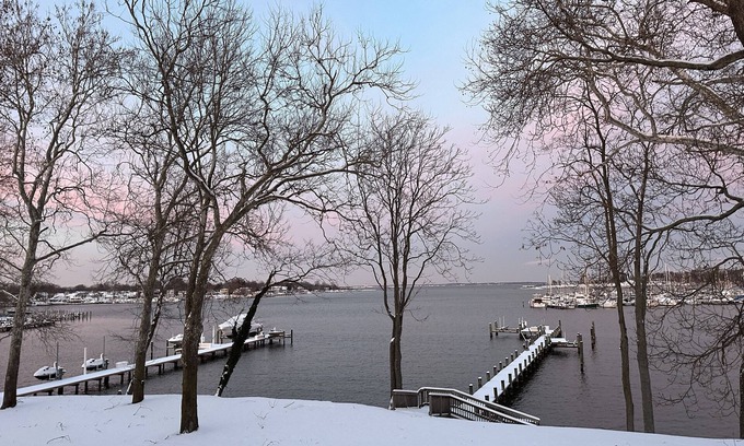 Pasadena House | Creek-Side Bliss: Unwind and Create Lasting Memories at Our Beautiful Retreat