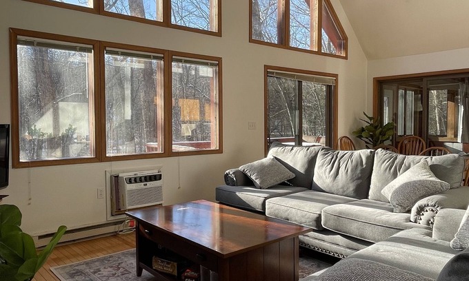 Bushkill Ski Chalet | Creek-side chalet with hot tub and fireplace