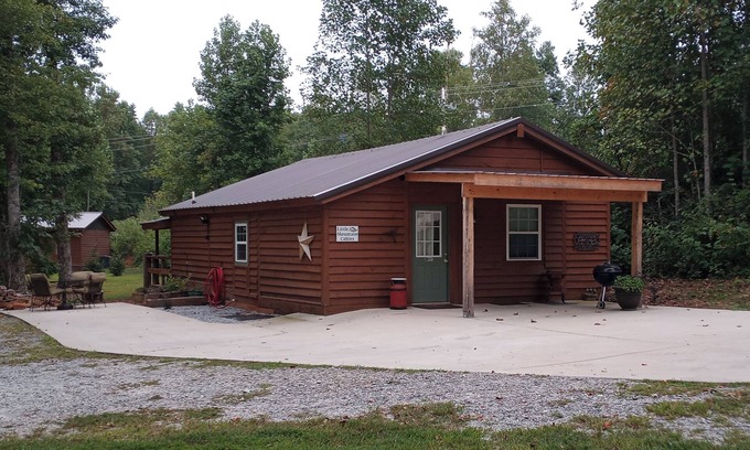 Pickens Cabin | Creek side mtn cabin Near hiking, waterfalls, lakes& golf. Pets/dogs 25lb less