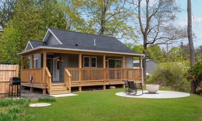 Schnecksville Cottage | Creek Stay Retreat New Listing