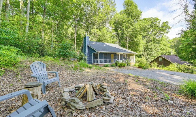 Maggie Valley Cottage | Creek View + Hot Tub: Woodsy Maggie Valley Cottage