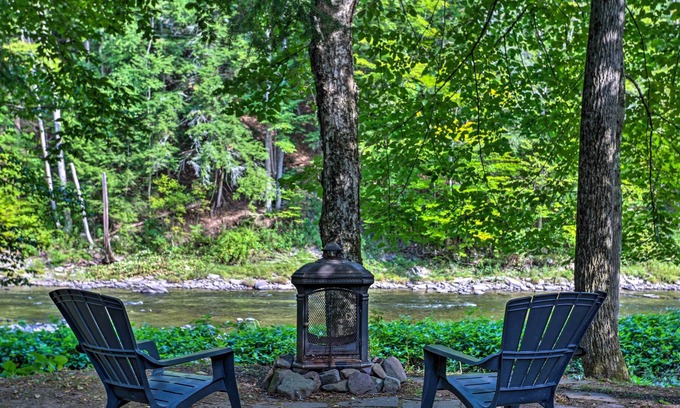 Livingston Manor House | Creekfront Getaway w/ Deck in Livingston Manor!