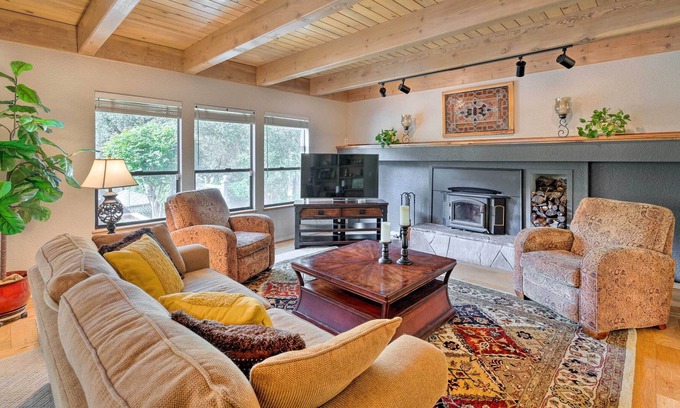 Auburn House | Creekside Auburn Retreat w/ Pool and Sauna!