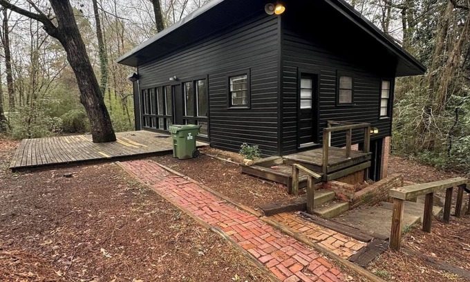 Ruston House | Creekside Cabin - 5 Mins From LA TECH & Sports Complex