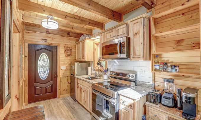 Hampton Cabin | Creekside cabin on trout stream footsteps away from the Appalachian Trail