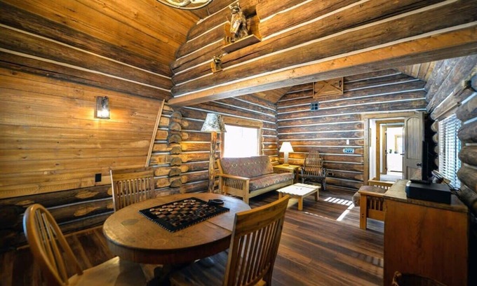 Coeur d'Alene House | Creekside Cabin - Quiet Cabin 23 Minutes from Town