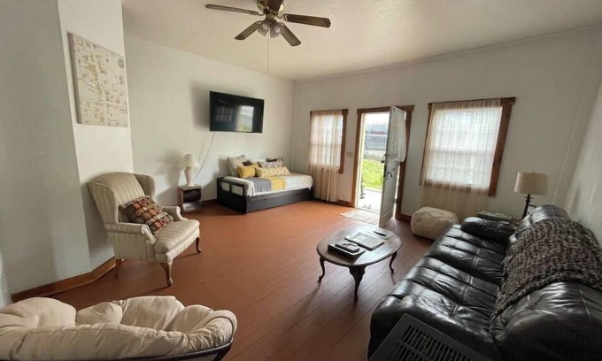 Rohnerville House | Creekside Cabin! Work Crews Welcome!