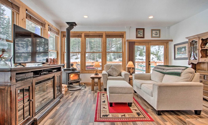 Clancy Cottage | Creekside Clancy Cabin in Helena Natl Forest!