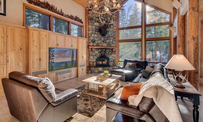 Sunnyside House | Creekside Comfort: Modern Mountain Retreat Near Alpine Meadows & Sunnyside Beach