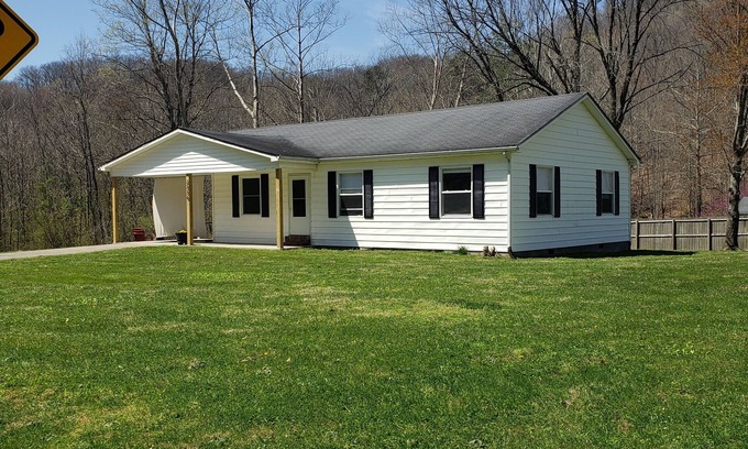 Stanton House | Creekside cottage home near Red River Gorge and Natural Bridge State Park