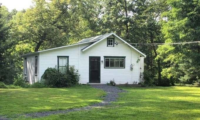 Mount Marion House | Creekside Cottage On The Water