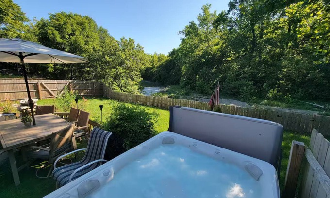 Hamilton Cottage | Creekside Cottage