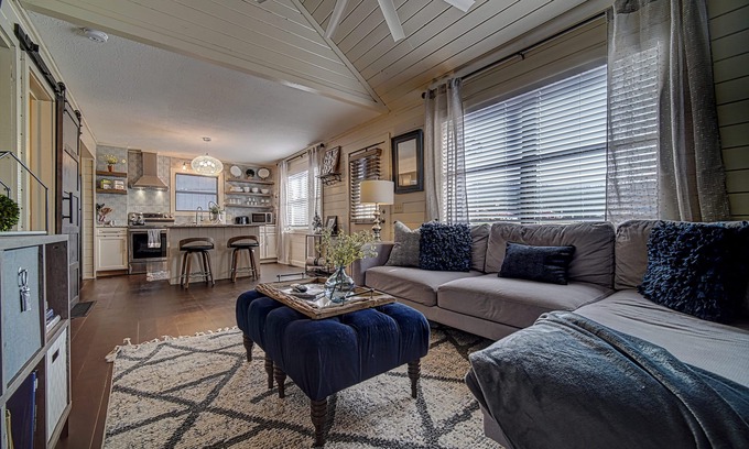 Blairsville Cabin | Creekside Cottages Luxury King/The Nook