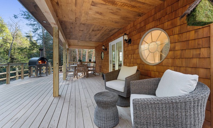 East Jewett Cabin | Creekside Couple's Retreat w Hot Tub, Sauna and Game Room, 2 minutes from lake