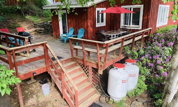 Roxbury House | Creekside Getaway, a spacious, Elegant Catskill Mountain retreat