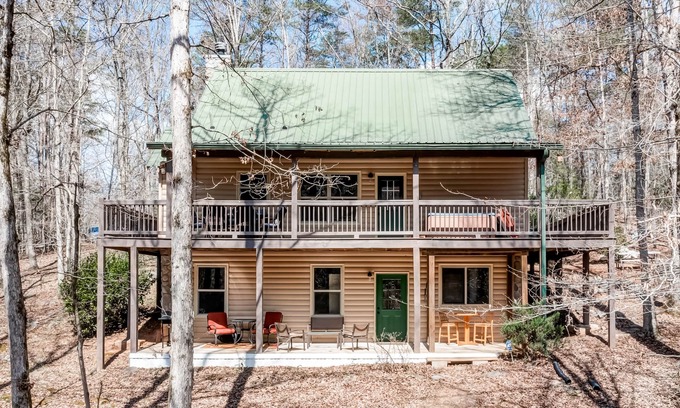 Helen Cabin | Creekside home on wooded acreage with WiFi, hot tub, fireplace, & pool table