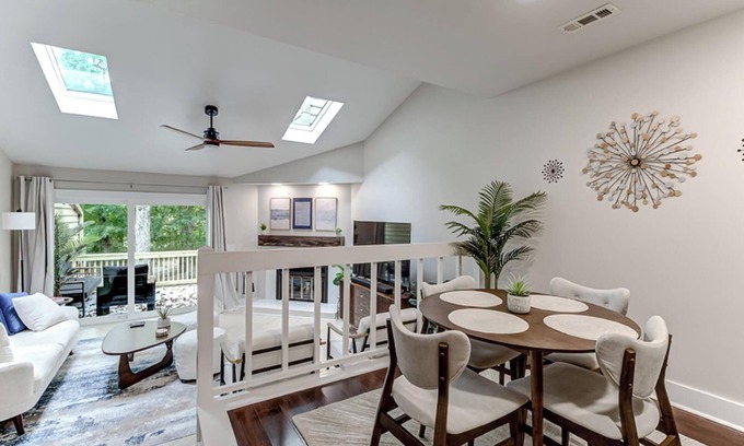 Wilmington House | Creekside Modern Retreat