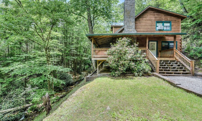 Maggie Valley Cabin | Creekside Mountain Log Cabin Home