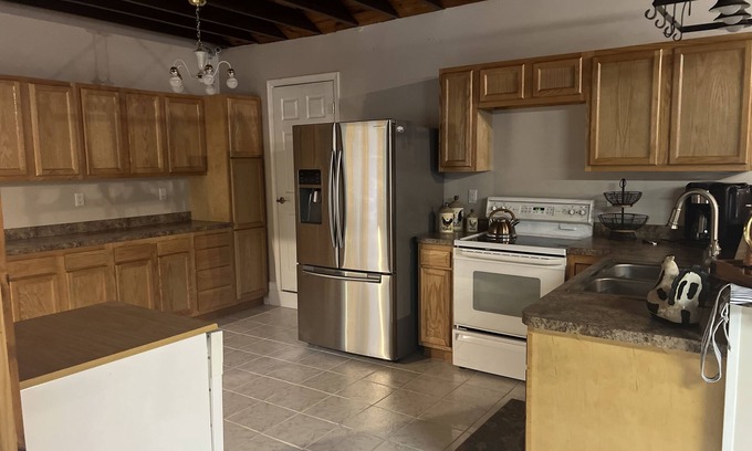 Mechanicsburg Cottage | Creekside Oasis