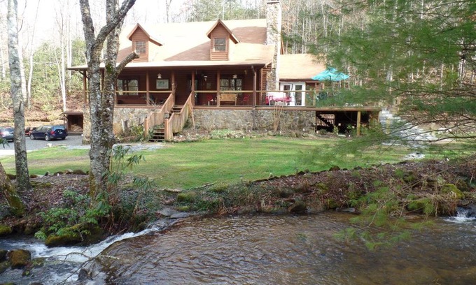 Robbinsville Bed & Breakfast | Creekside Paradise Bed and Breakfast