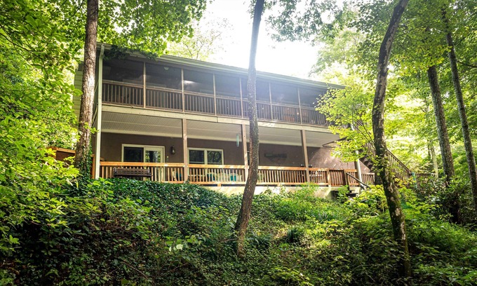Hendersonville Apartment | Creekside Retreat at Bald Top Mountain
