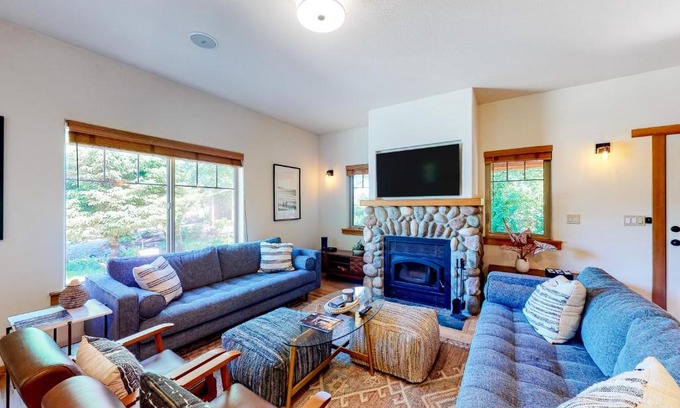 Rockaway Beach House | Creekside Retreat