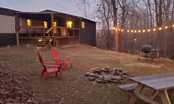 Murphysboro House | Creekside Valley: secluded, spacious home for 8!