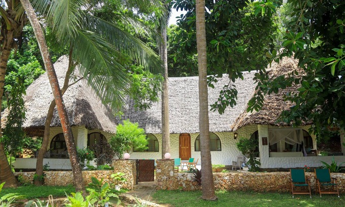 Shanzu Villa | Creekside Villa Bavaria