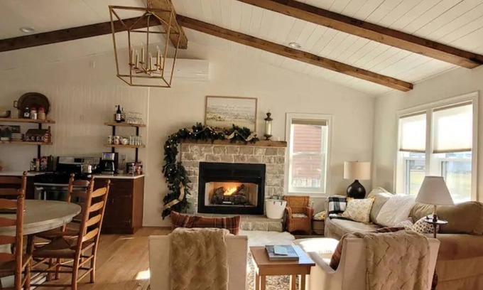 Bedford Cottage | Creekside With Hot Tub, Gas Fireplace, Fishing, Minutes to Downtown and Omni Spa