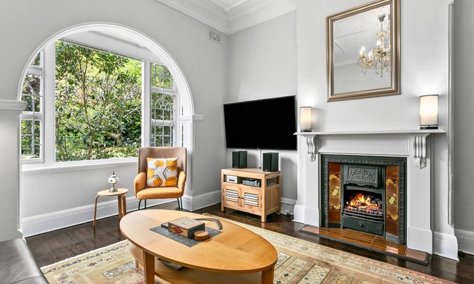 Cremorne Apartment | Cremorne - HOLT2 - Holt Ave - Elegant 2BR Heritage Apartment with Modern Comforts in Charming Cremorne