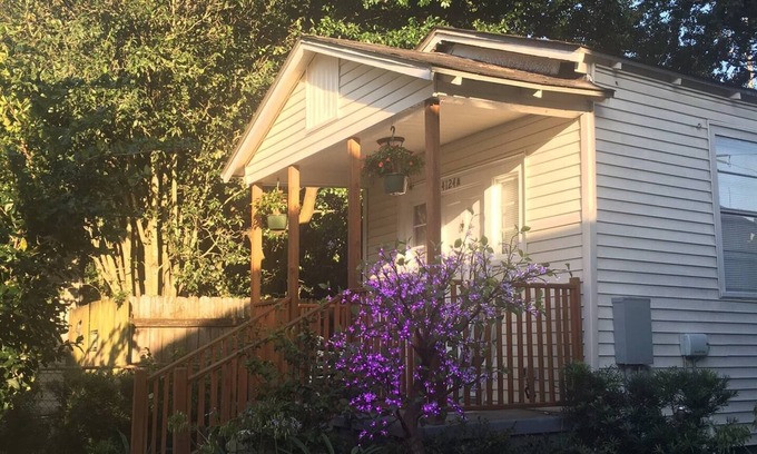 East Riverside Cottage | Creole Guest Cottage, Steps To Magazine St.