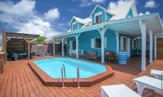Sainte-Luce Villa | Creole villa 4 air-conditioned bedrooms private pool and directly on the beach