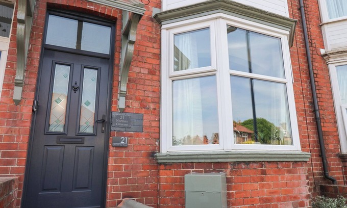 Muston Cottage | CRESCENT BAY HOUSE, pet friendly, country holiday cottage in Filey